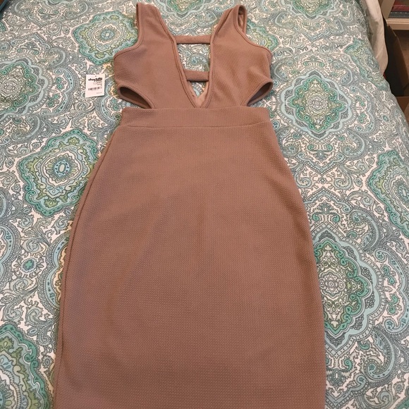 Charlotte Russe Dresses & Skirts - NWT Charlotte Russe sexy low V bodycon mini dress